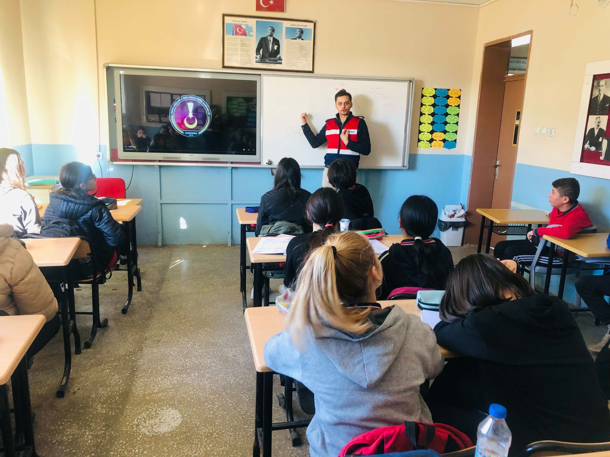 Jandarma’dan öğrencilere medya eğitimi