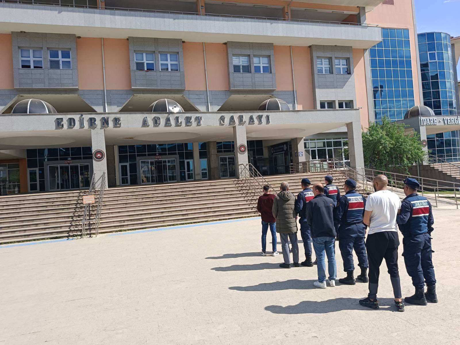 Araması bulunan şahıslar jandarma radarında