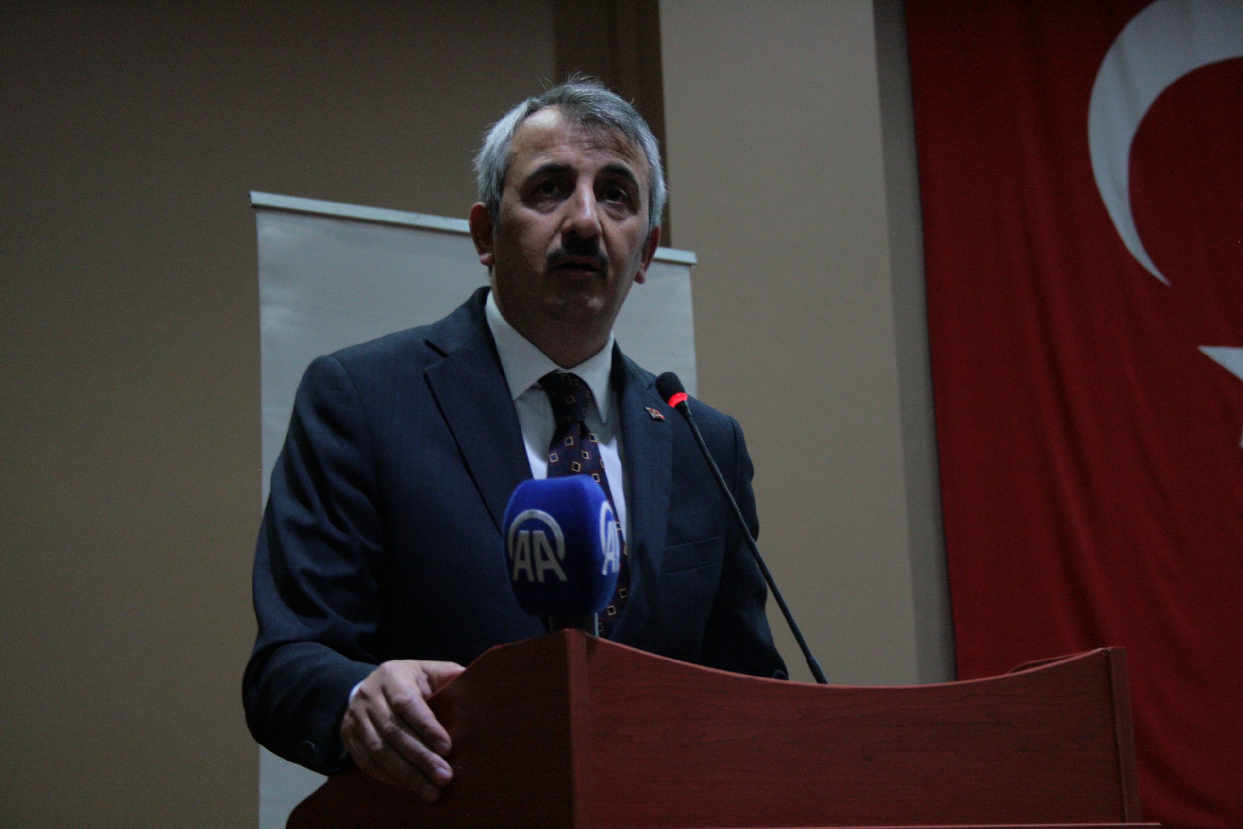 Vali Sezer muhtarlardan beklentilerini sıraladı!