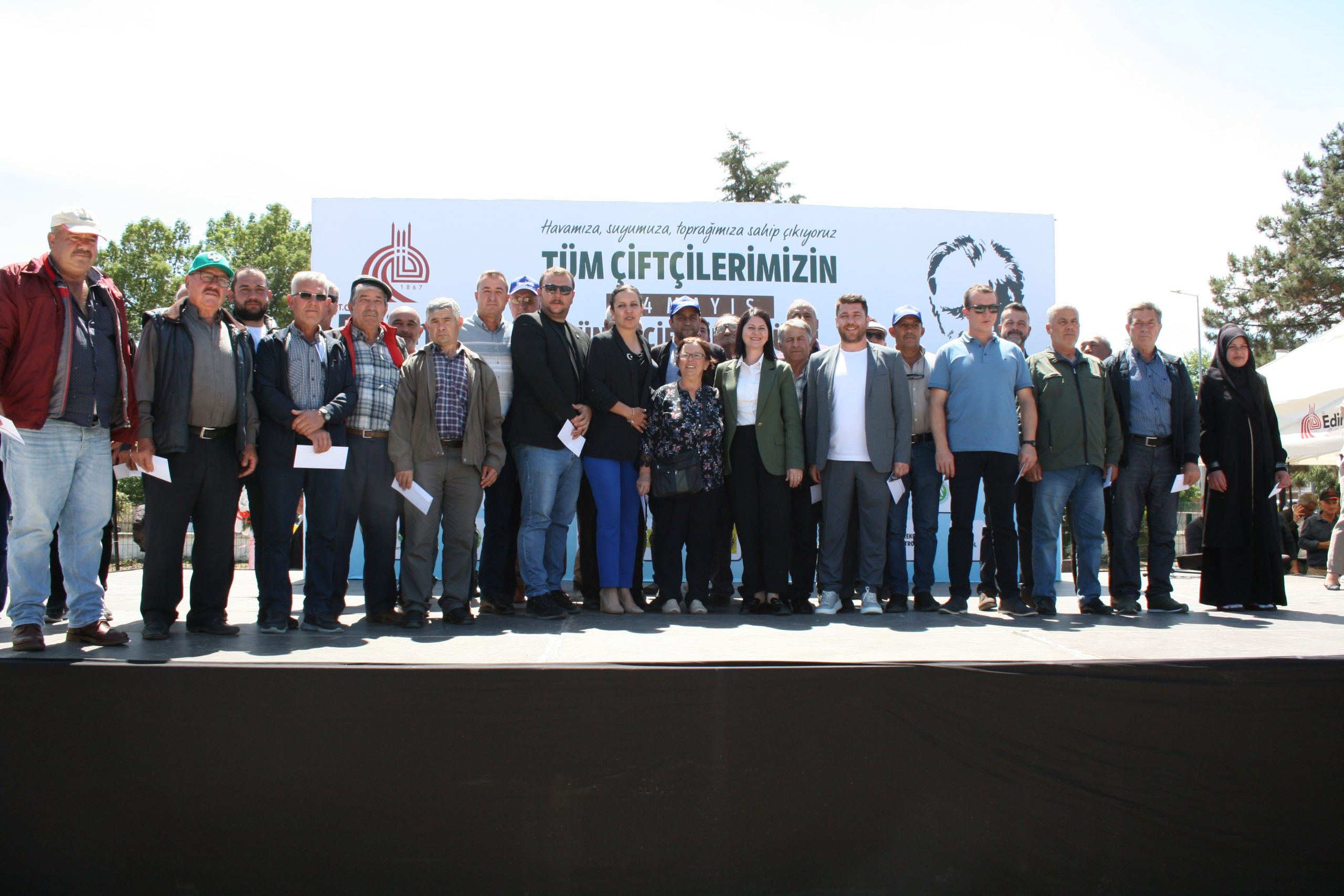 Belediyeden çiftçiye destek kartı