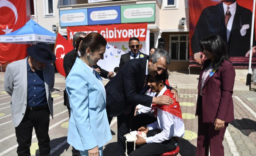 En güzel "asker kınası"