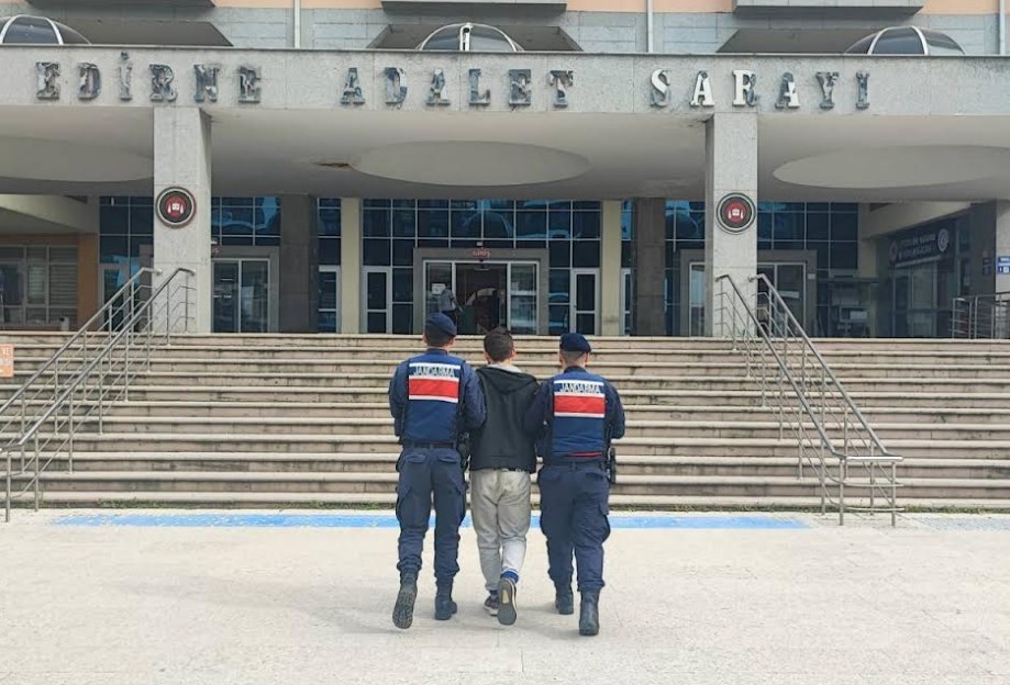 Aranıyordu üzerinde çalıntı para ve uyuşturucu ile yakalandı !