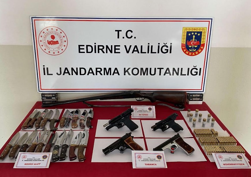 Sanki ev değil silah deposu!