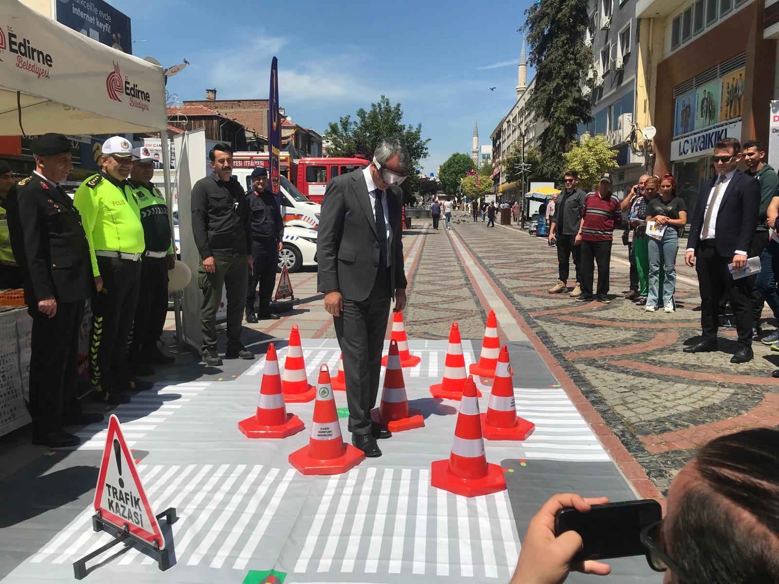 Alkollü sürüş simülasyonu vatandaşları zorladı