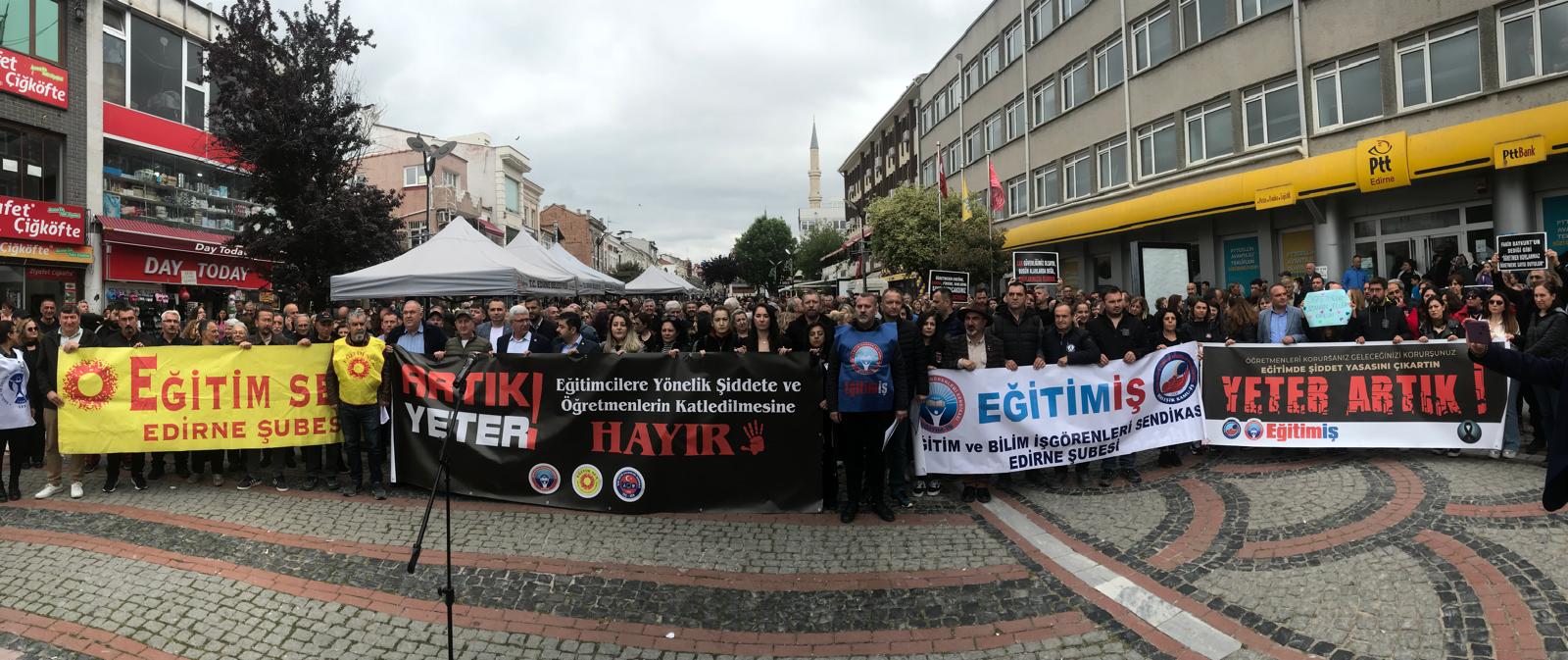 Öğretmenler sınıfta değil, öldürülen meslektaşları için eylemde!
