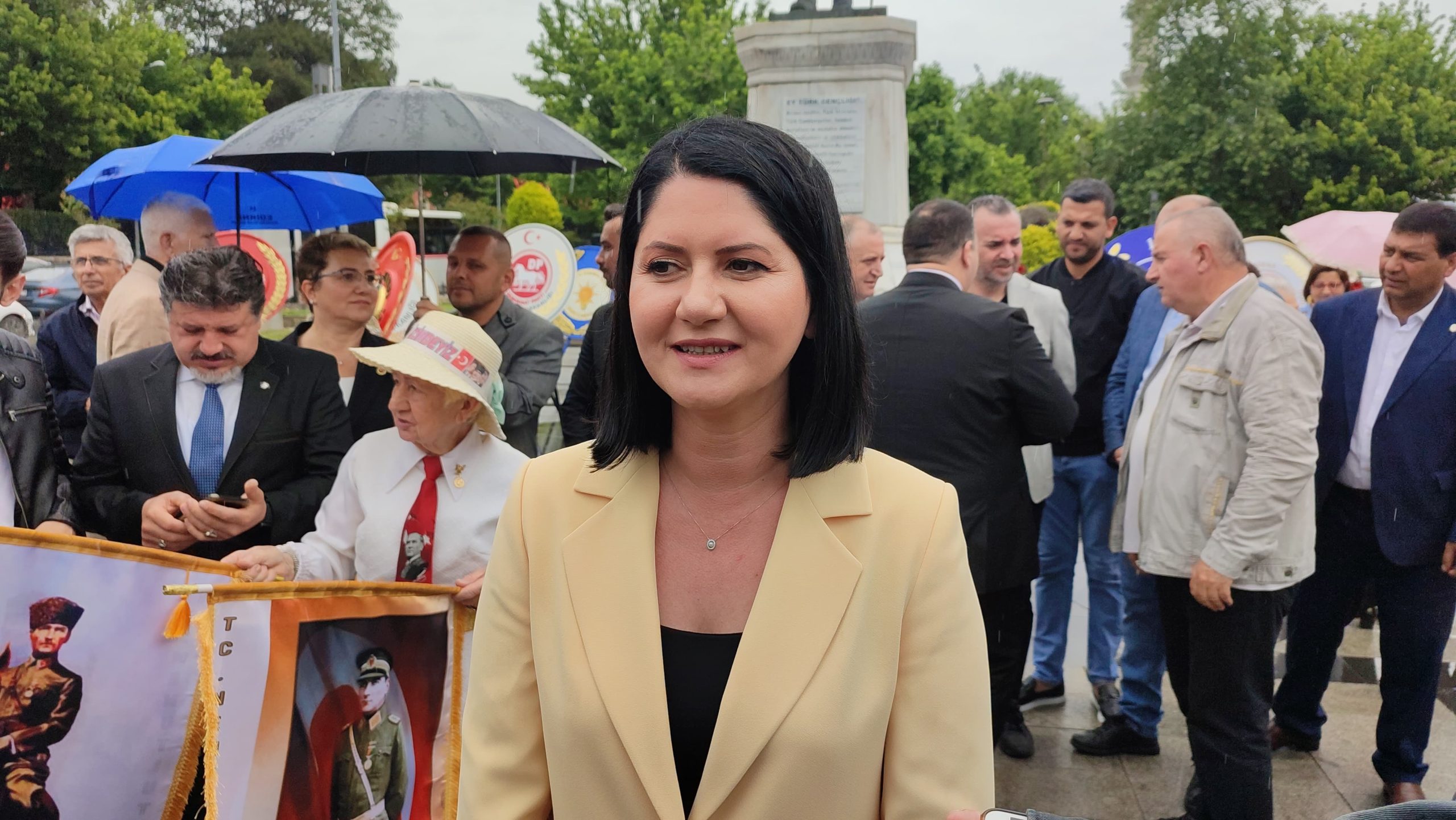 'Daha coşkulu kutlanacağı günlerin geleceğine inanıyoruz'