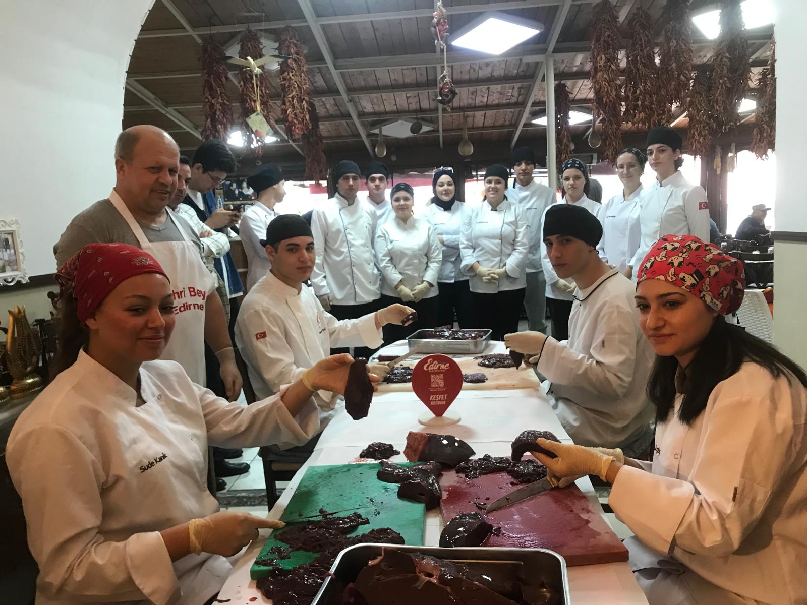 Öğrenciler tava ciğerinin inceliklerini öğrendiler