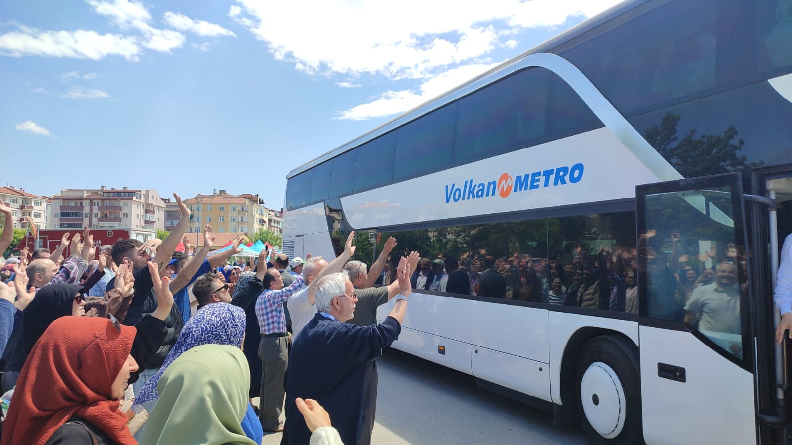 Yarım asrın ardından gözyaşlarıyla uğurlandılar