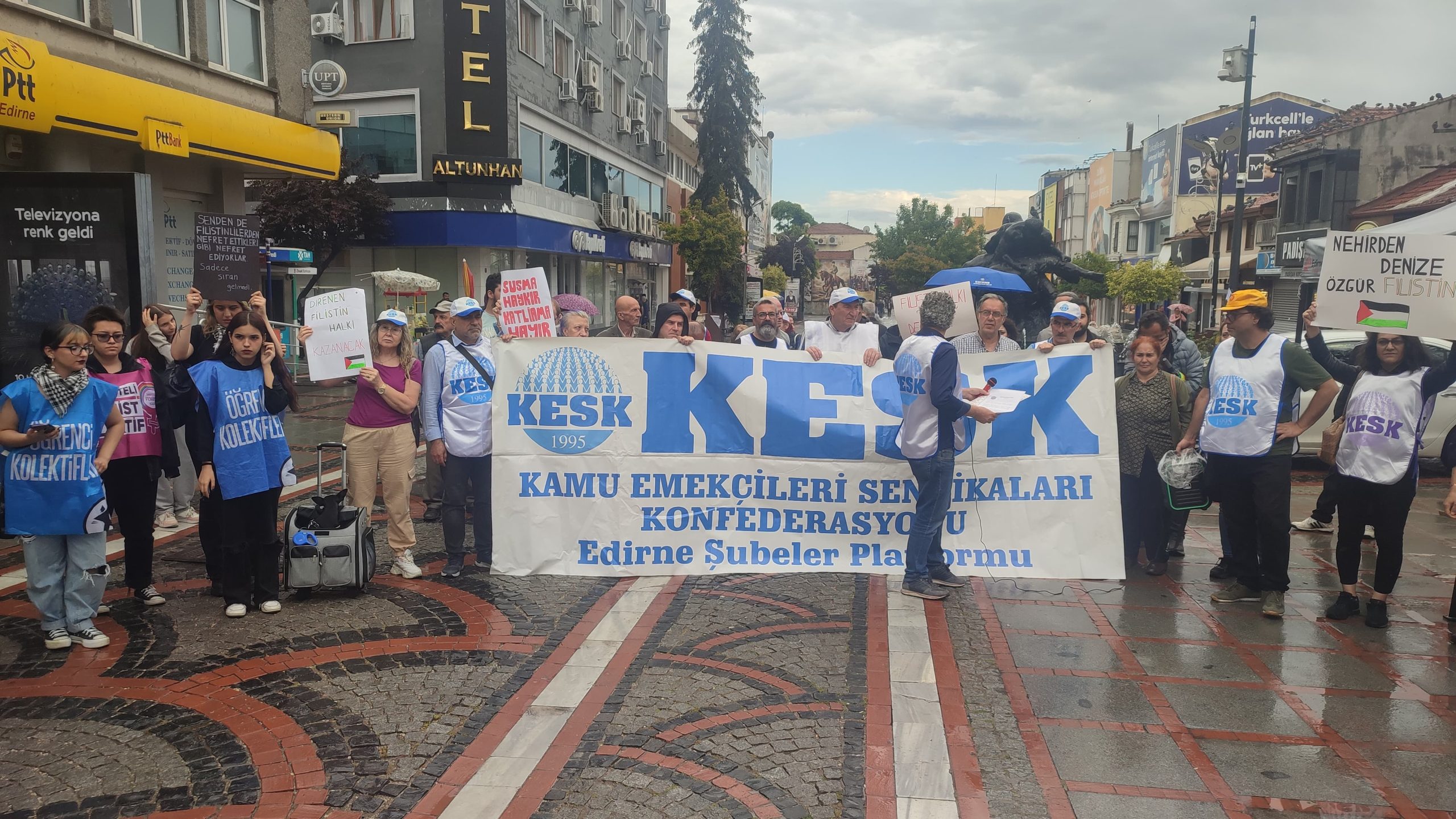 'İsrail insanlık değerlerini ayaklar altına alıyor'