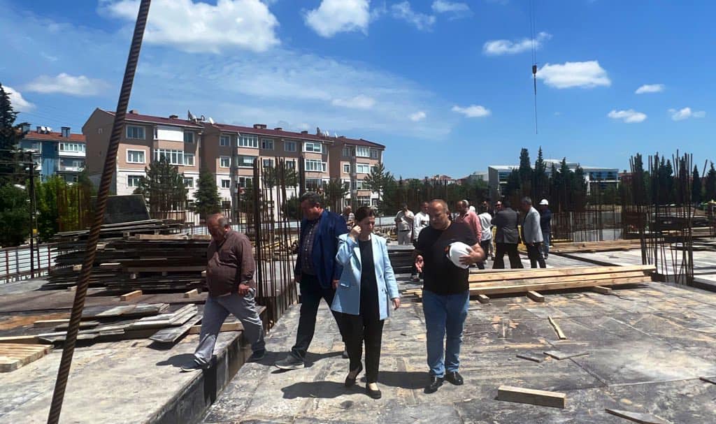 Yeni kütüphanede çalışmalar hız kazandı