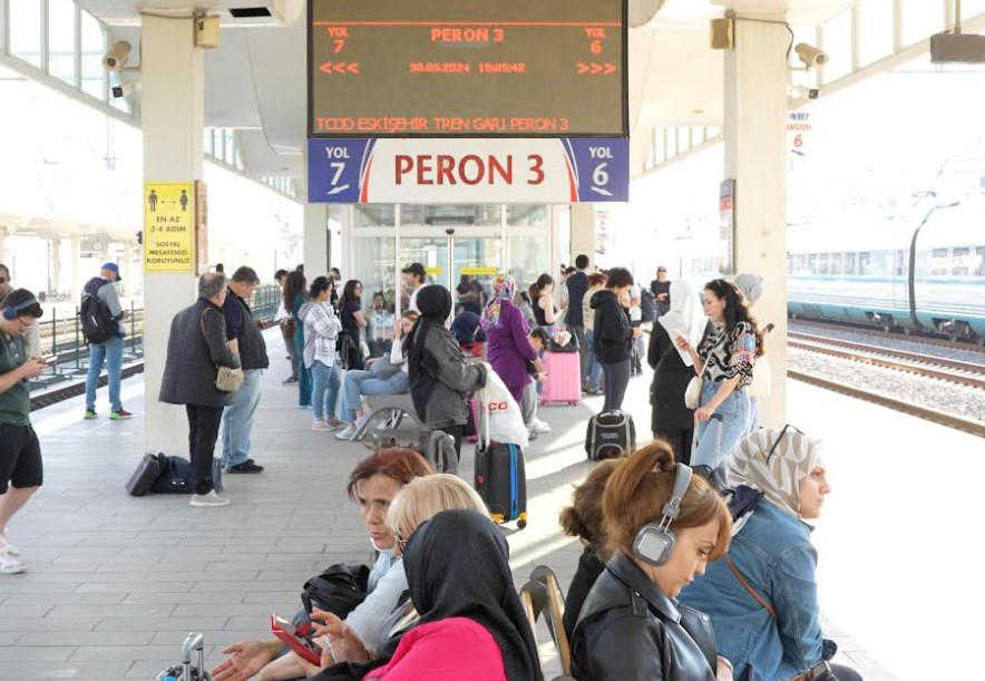 Bayramda YHT’lere ek sefer