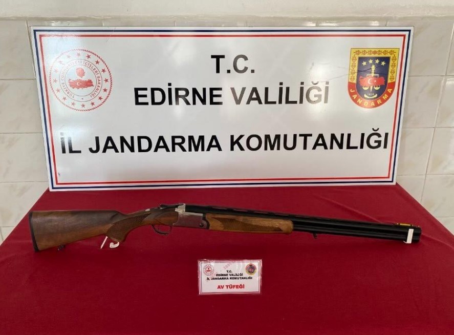 Ruhsatsız silahı ile yakalandı