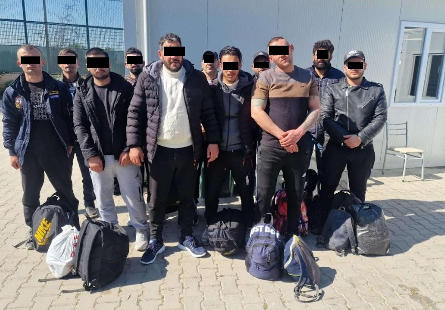 11 düzensiz göçmene Üyüklütatar’da yakalama