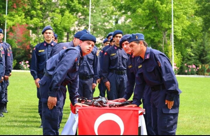 Bir günlüğüne asker oldu