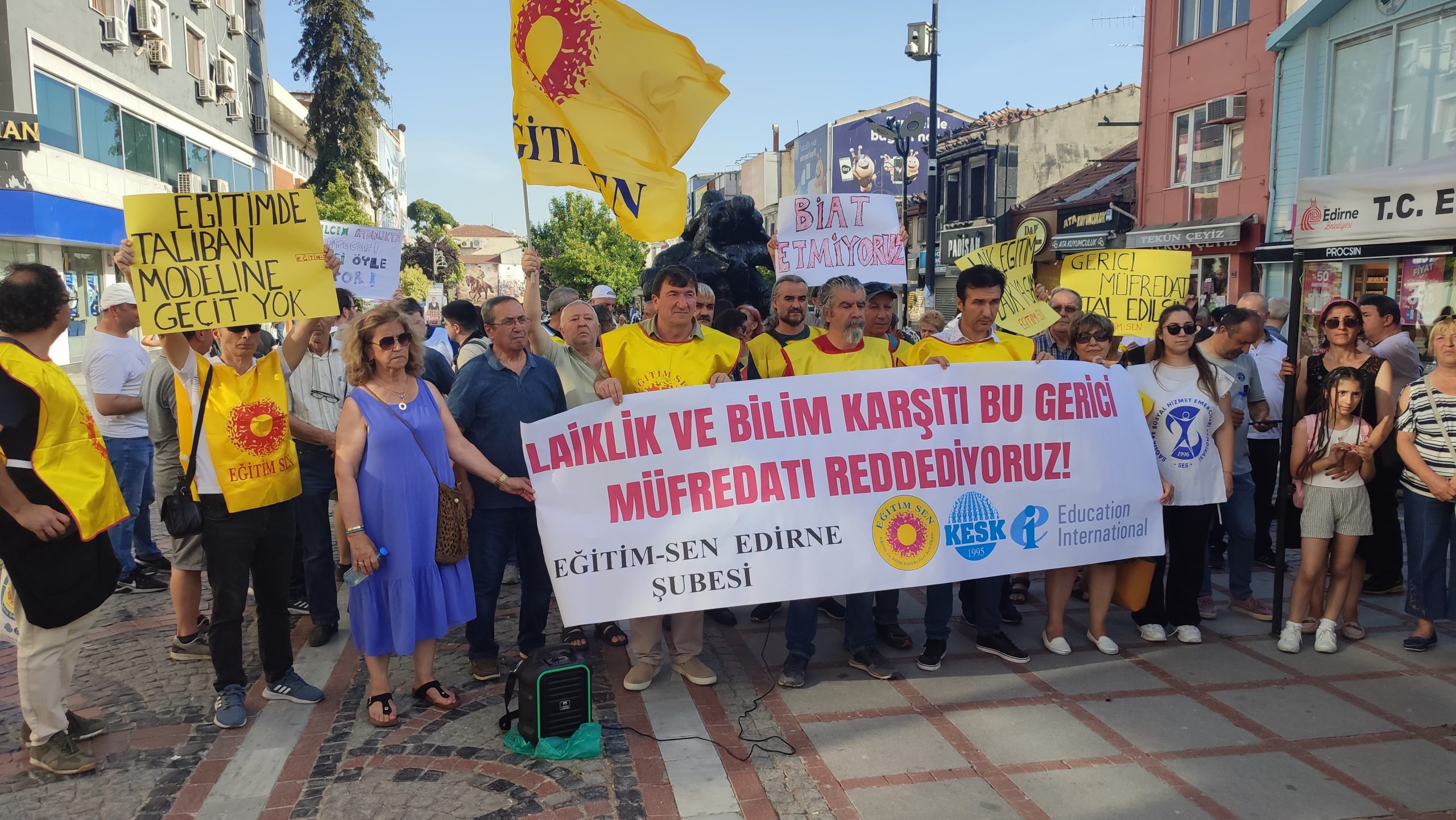 Eğitim-Sen; “Yeni müfredatı reddediyoruz”