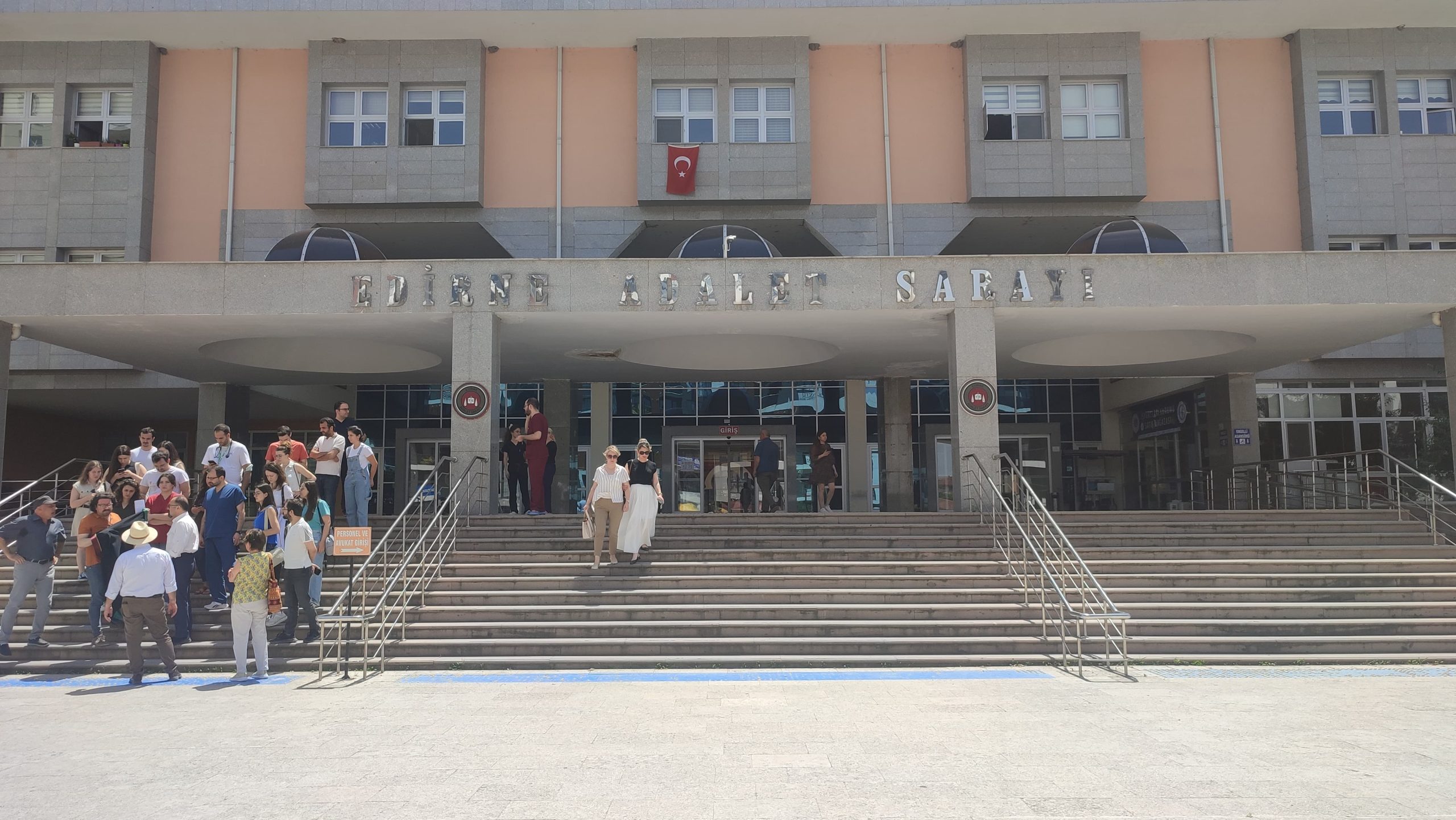 Doktoru darp eden sanığa 2 yıl 1 ay hapis cezası