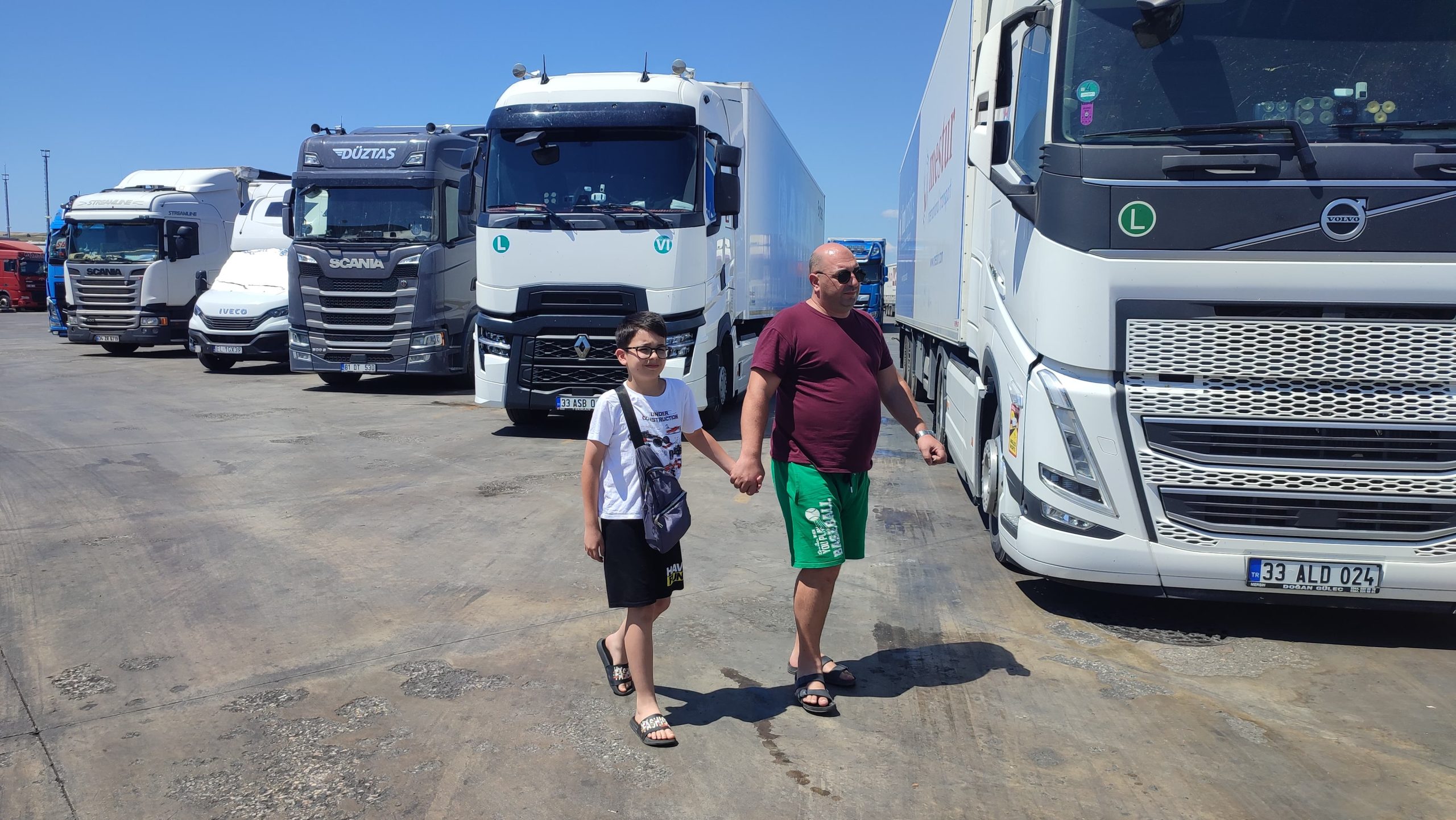 İhracat yükünü 11 yaşındaki oğluyla çekiyor!