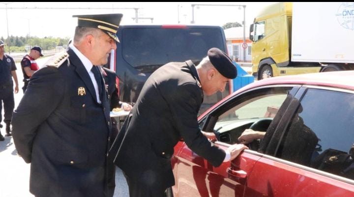 Albay Büber, kontrol noktasında