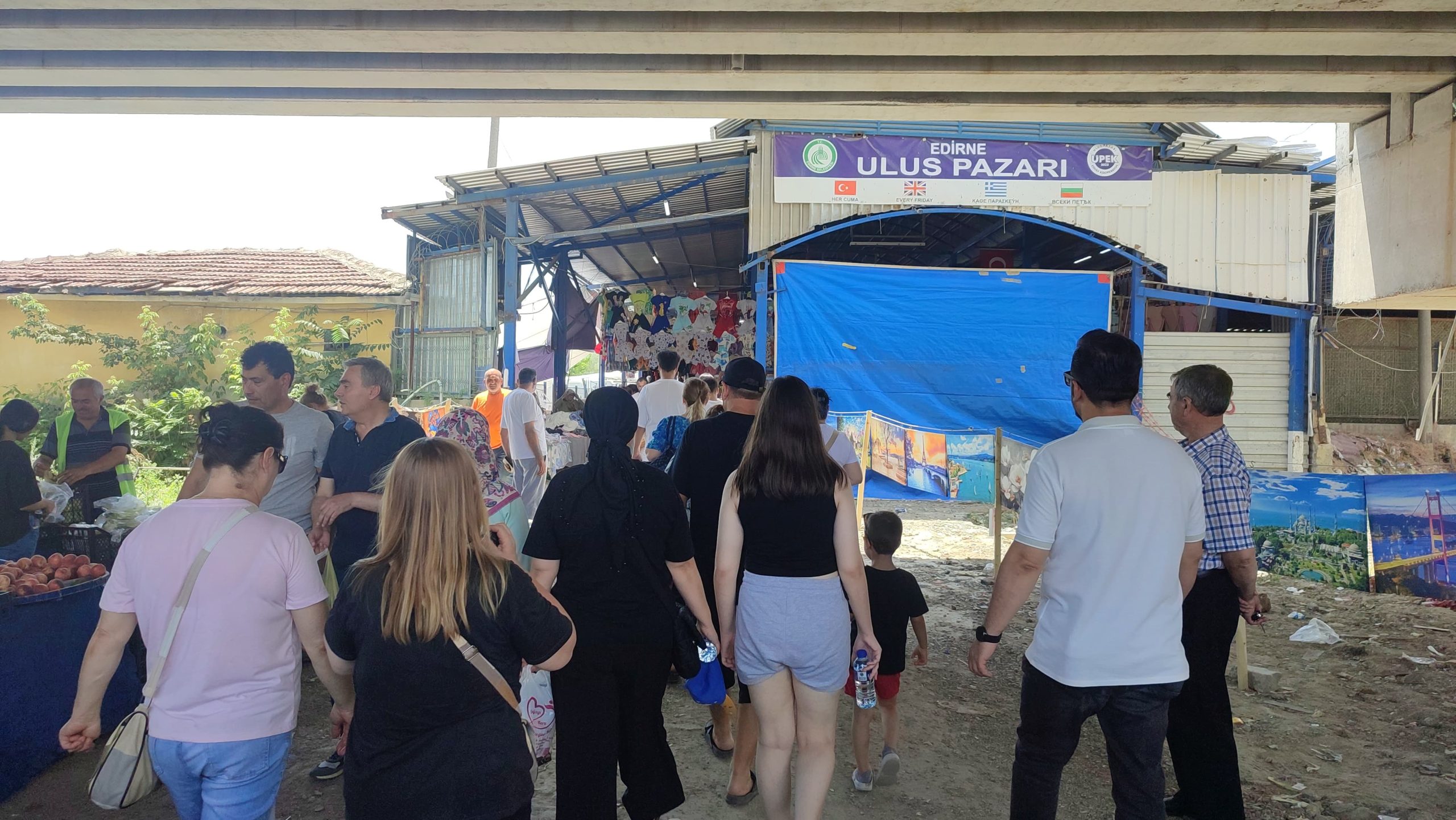 Pazarda 'komşu' özlemi