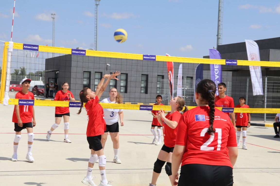 Sınırda dostluk rüzgarı