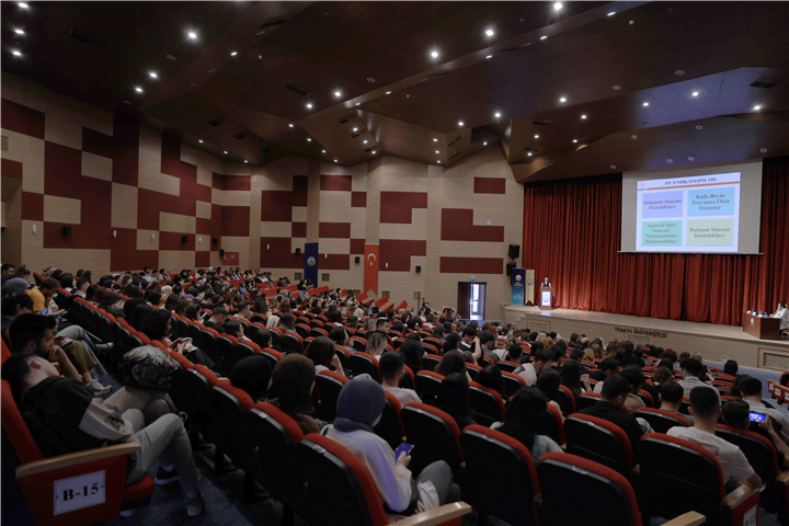 Yoğun bakım hemşirelerinin hakkını veren sempozyum