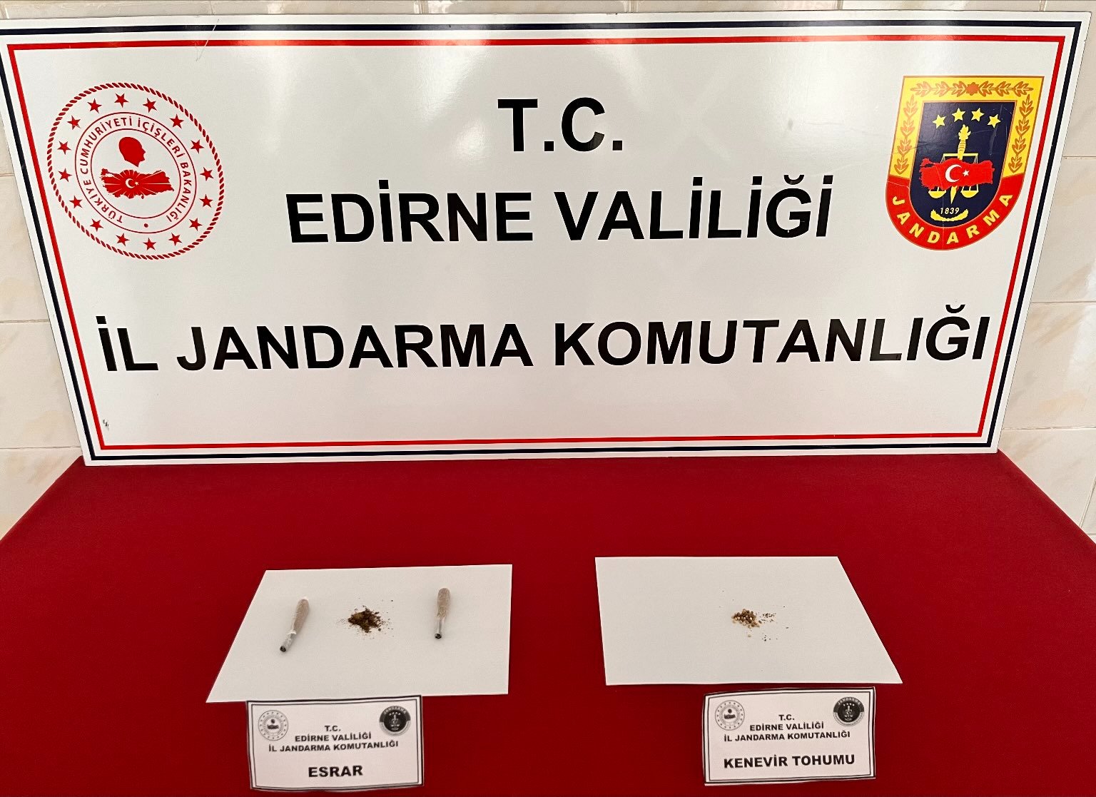 Zehir tacirine jandarma engeli