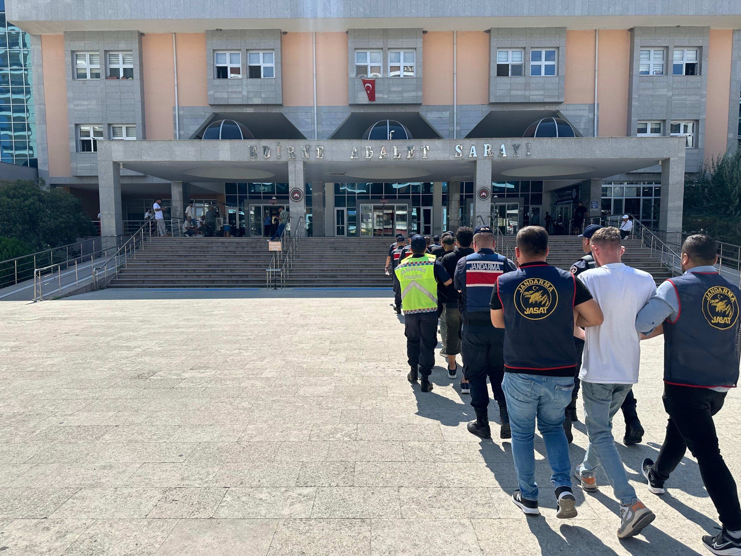 Sınır hattında yakalandılar