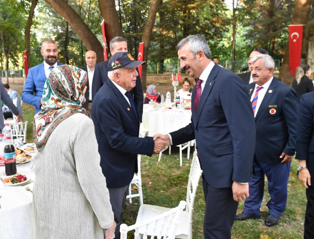 Vali Sezer şehit aileleri ve gaziler ile birarada
