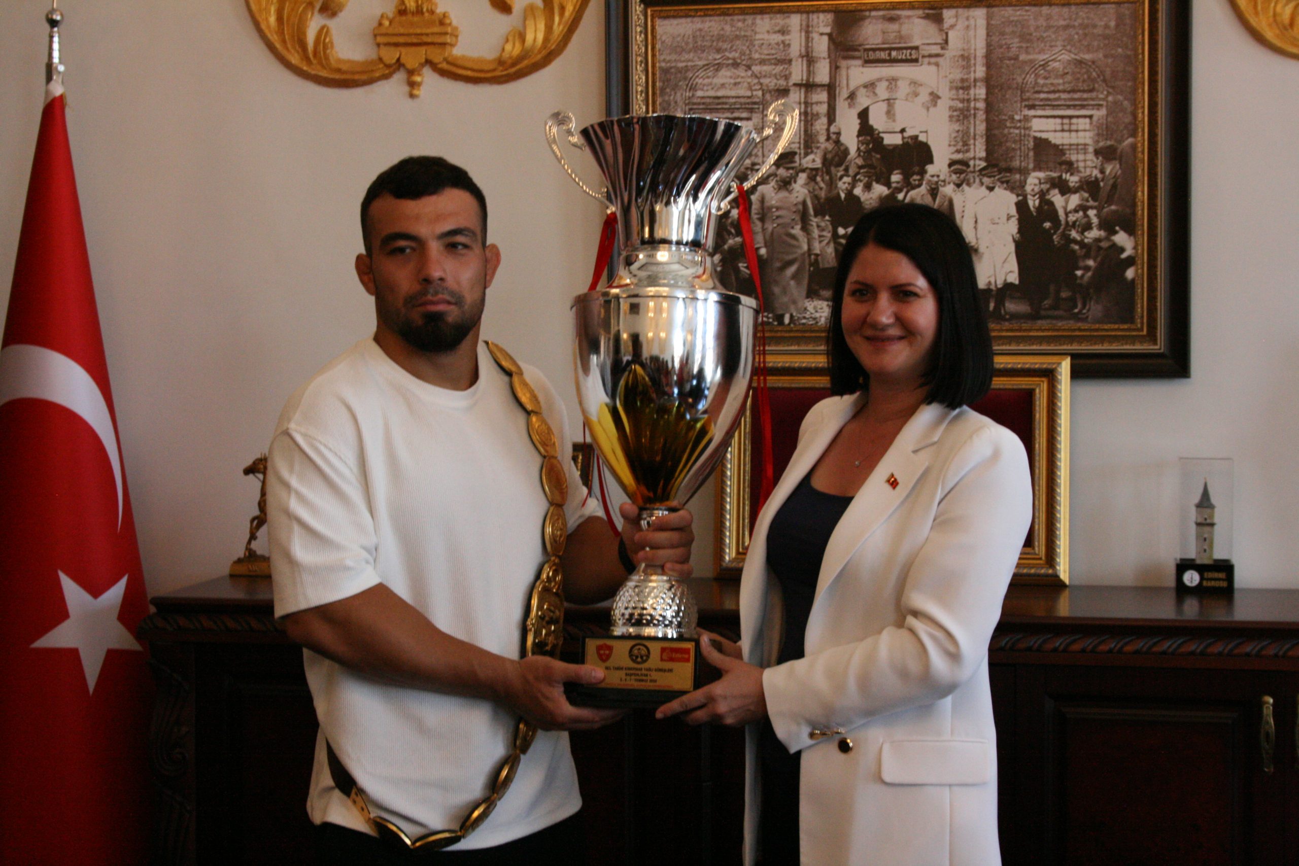 Zeybek’ten Başkan Gencan Akın’a ziyeret