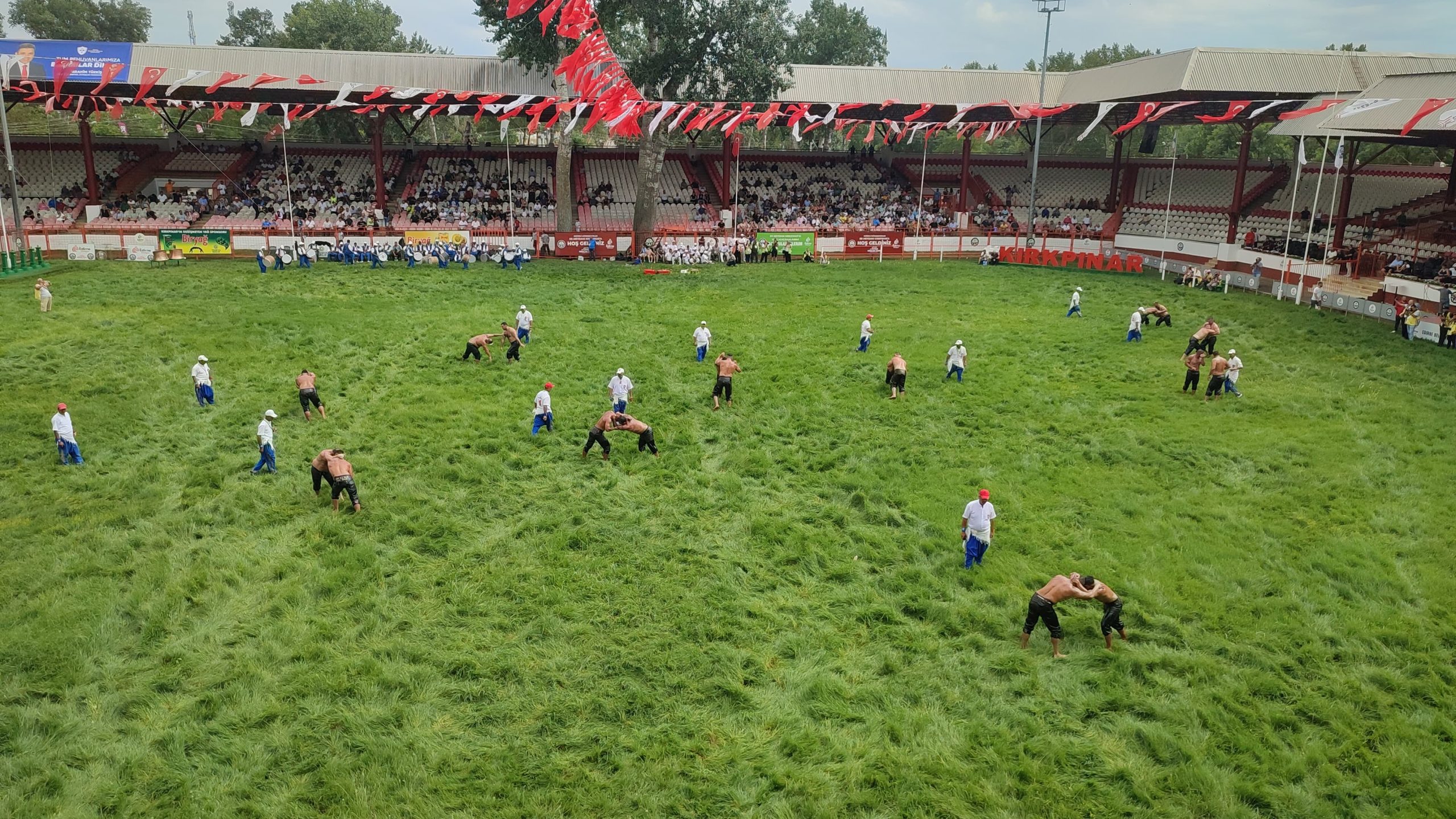 Ön elemenin başpehlivanları dualı çayırda!