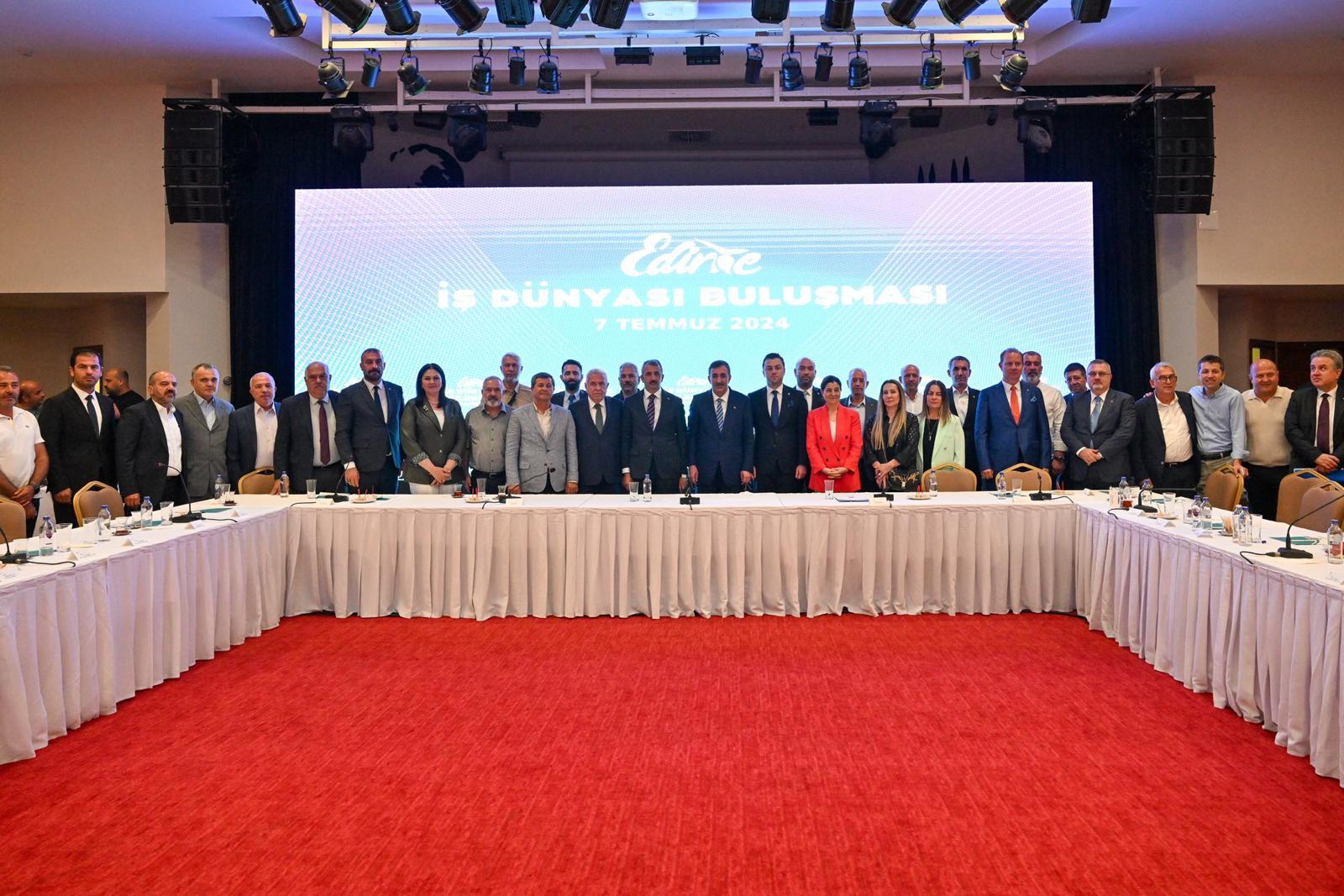 Cumhurbaşkanı Yardımcısı Yılmaz iş insanlarıyla biraraya geldi