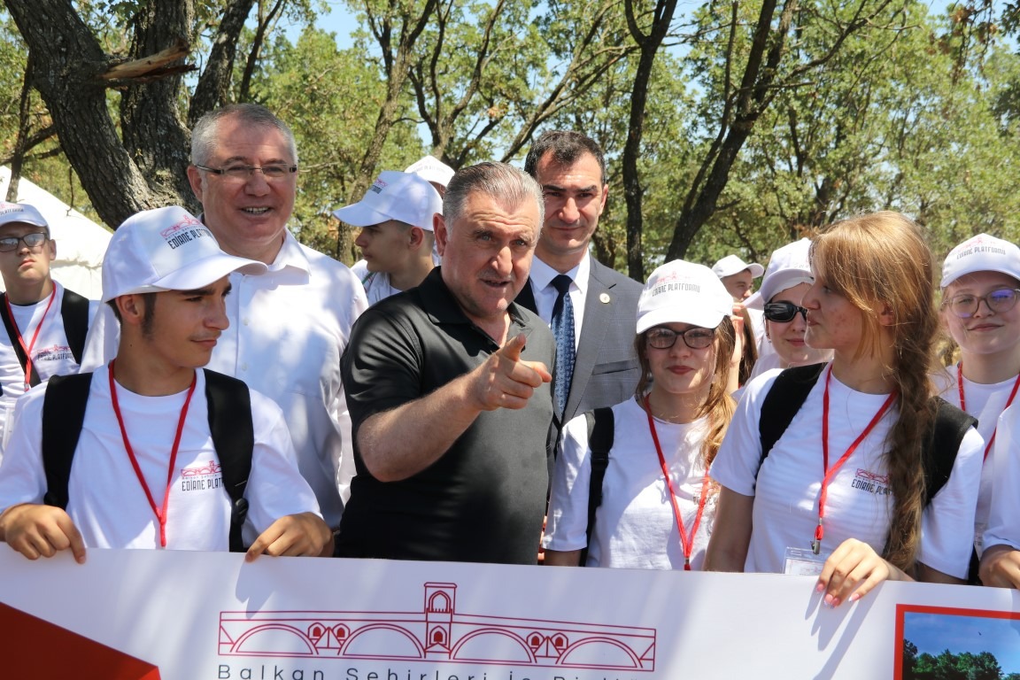 Bakan Osman Aşkın Bak’tan Musabeyli’ne ziyaret