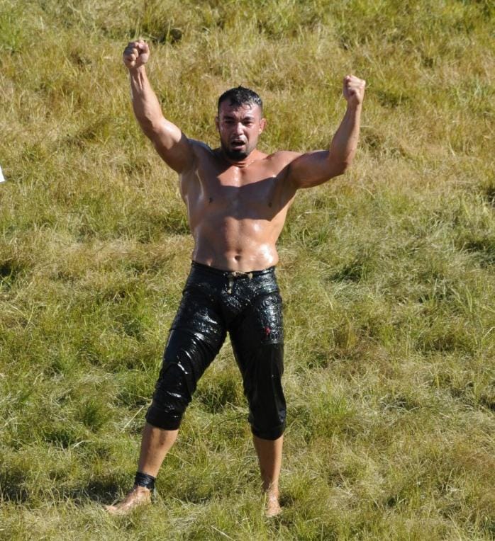 Dualı Çayır’ın başpehlivanı Yusuf Can Zeybek