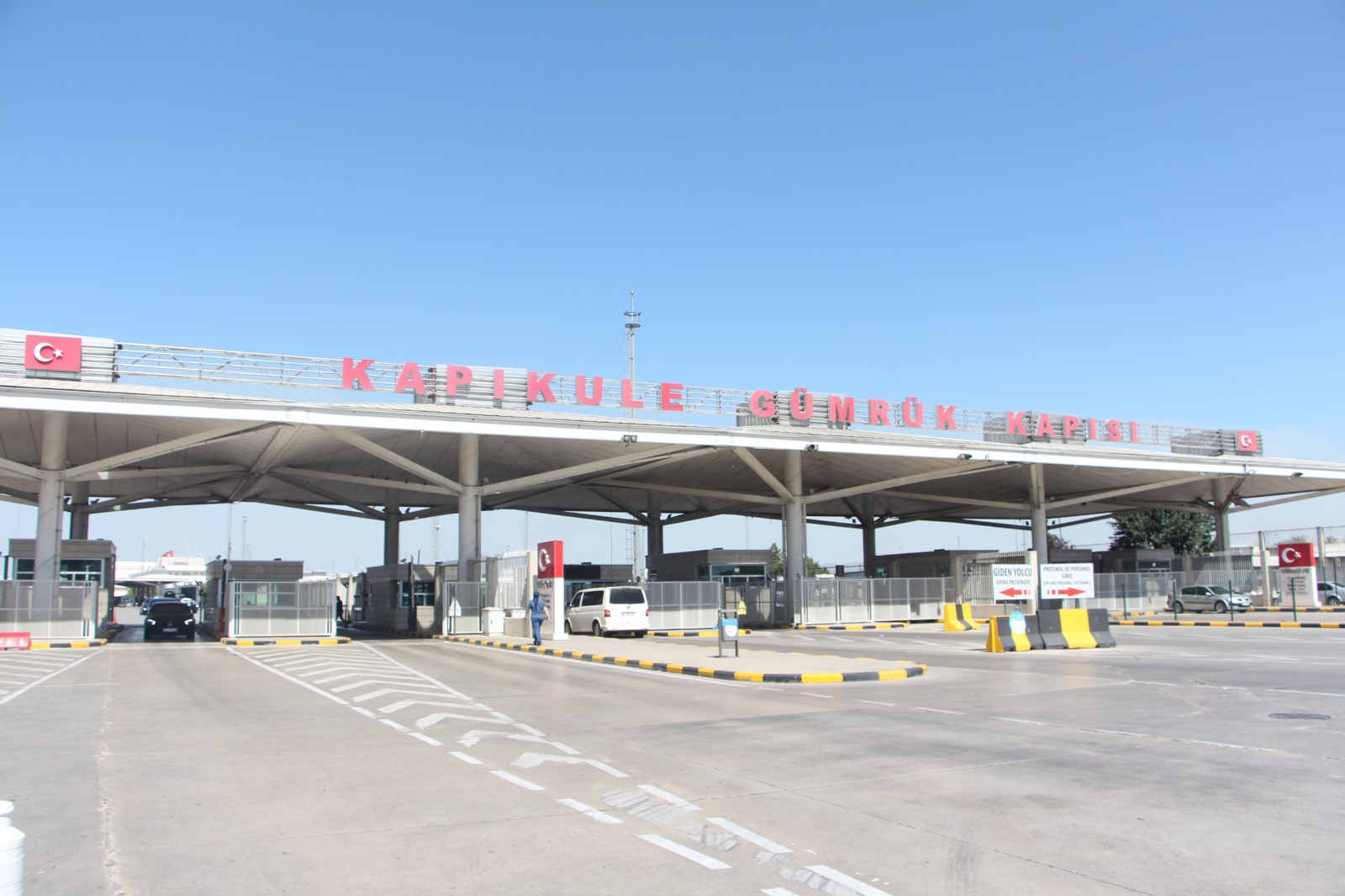 Yurt dışı çıkış harcı 500 liraya yükselecek