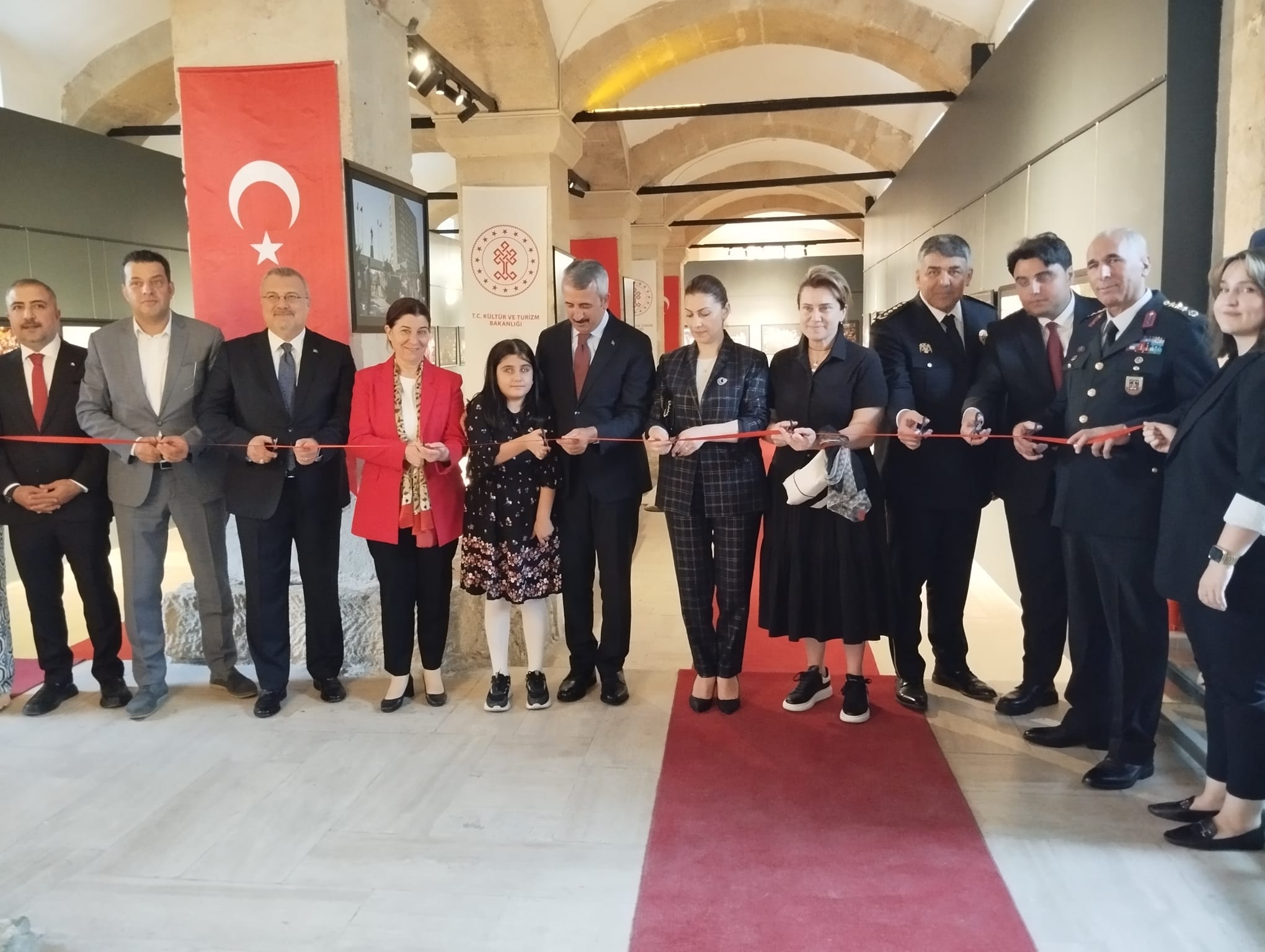 O gecenin fotoğrafları sergide derlendi