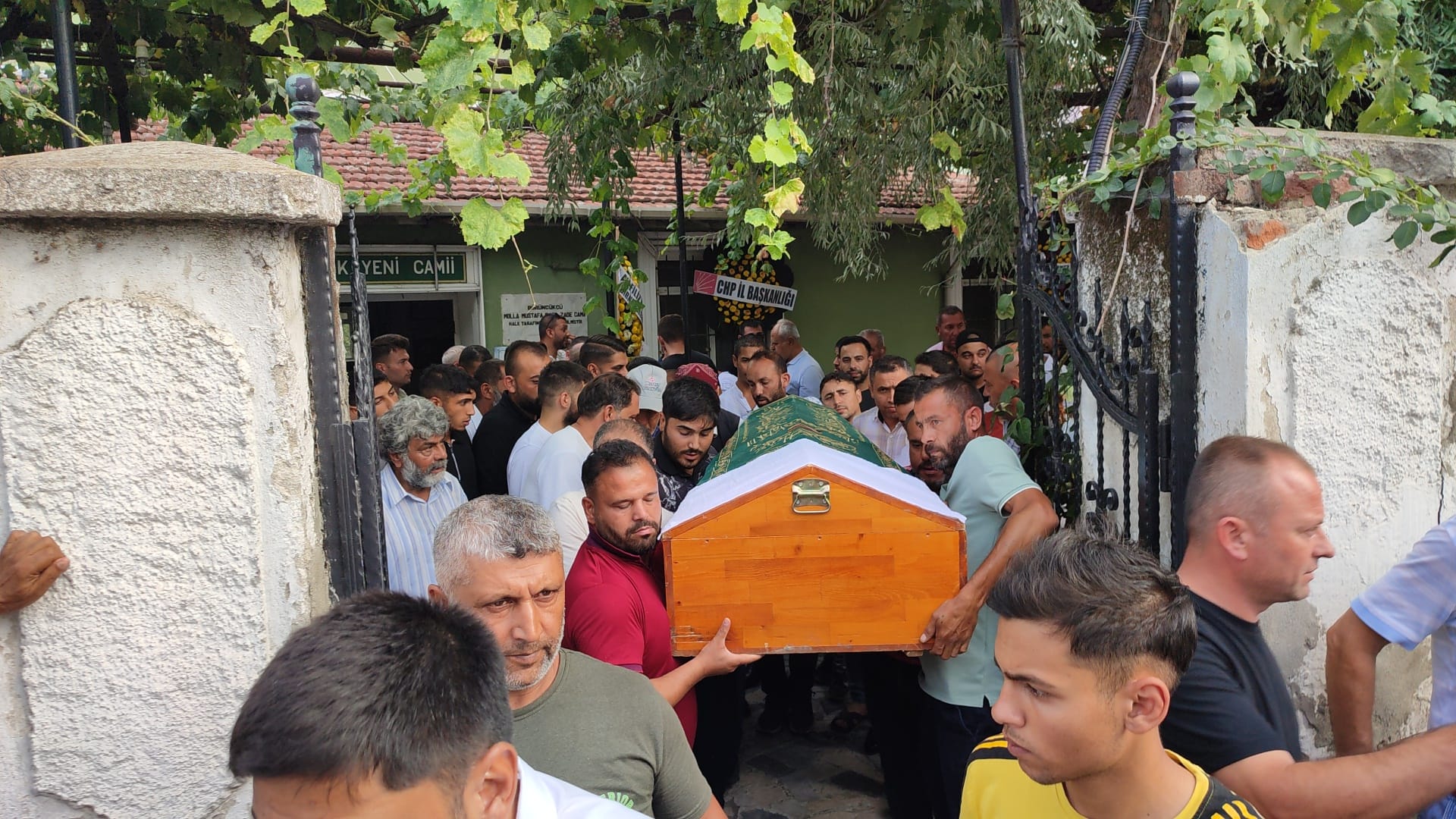 Meriç'te boğulan gençler gözyaşlarıyla uğurlandı