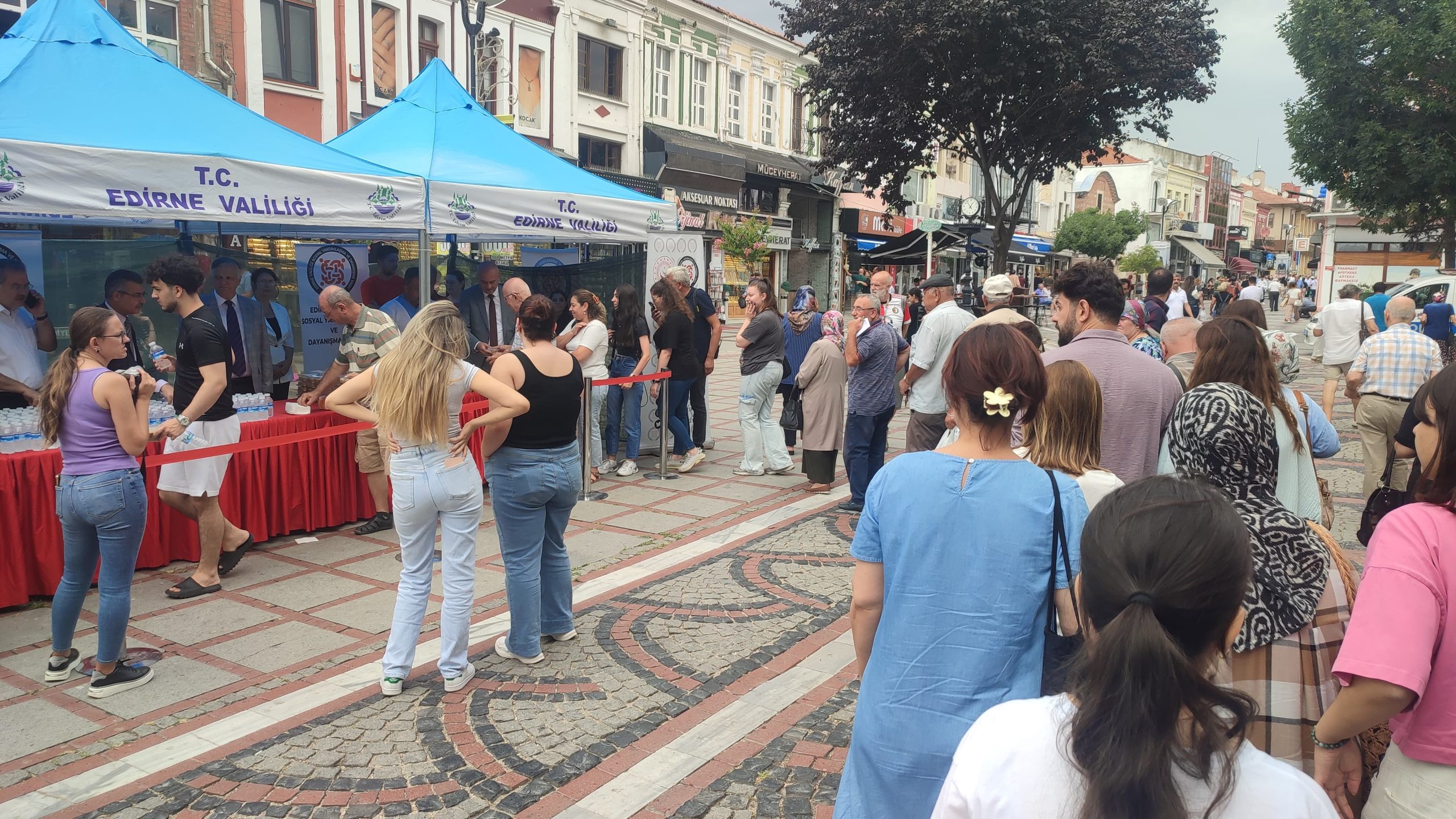 Saraçlar’da 1000 kişilik aşure ikramı