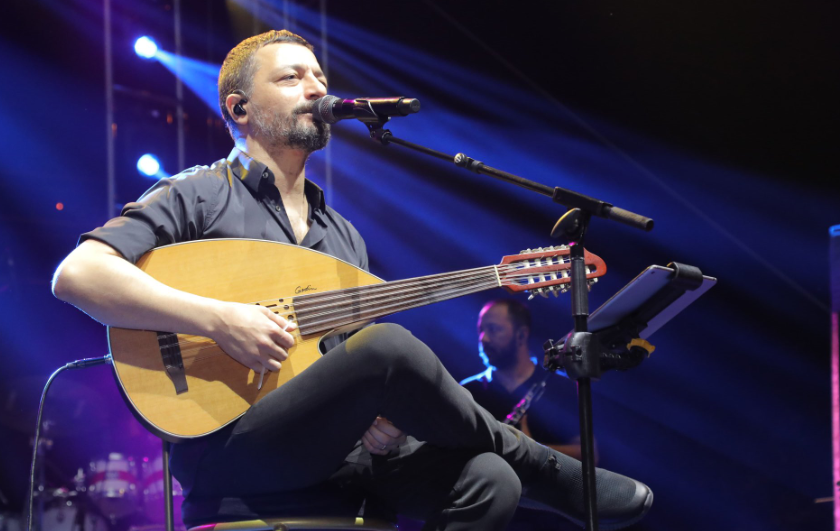 Konsere yağmur engel olamadı