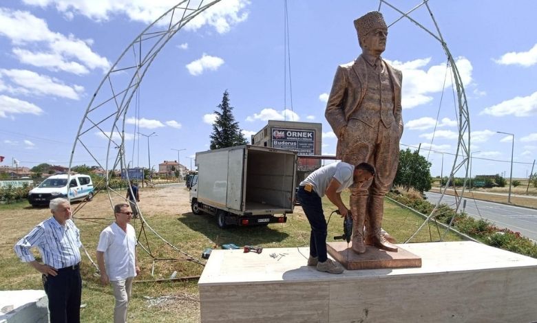 ATA'nın yeni heykeli yerini aldı