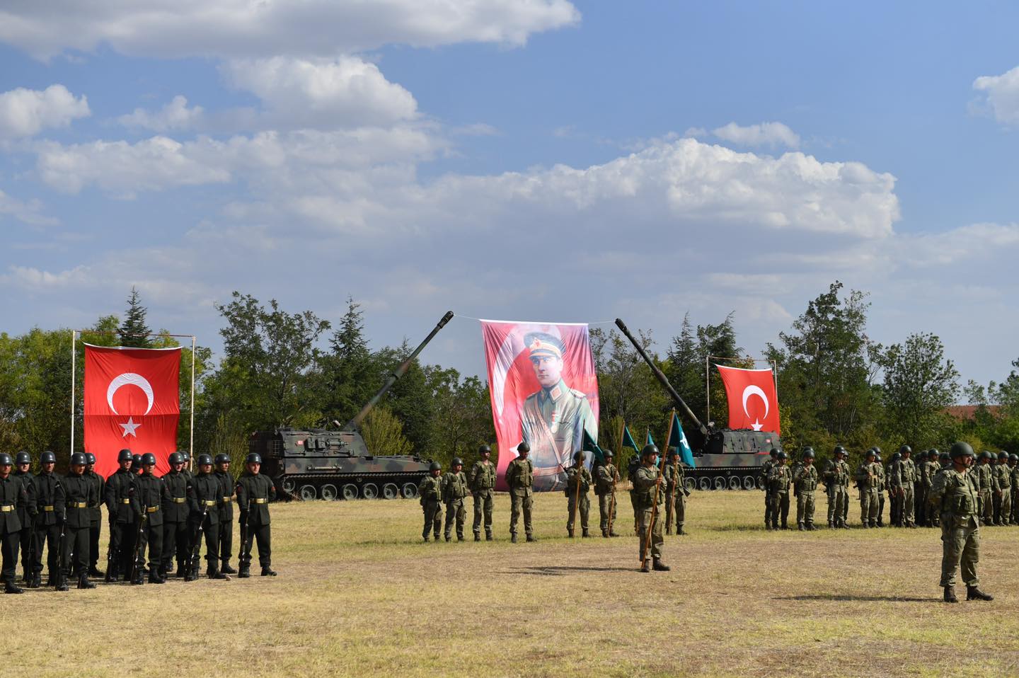 Tugay Komutanlığı'da komuta ve sancak teslimi