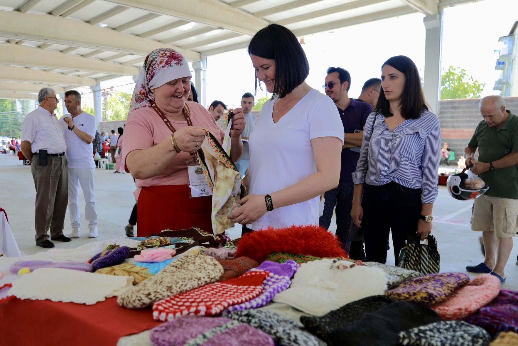 Başkan Gencan Akın'dan üretici kadınlara ziyaret