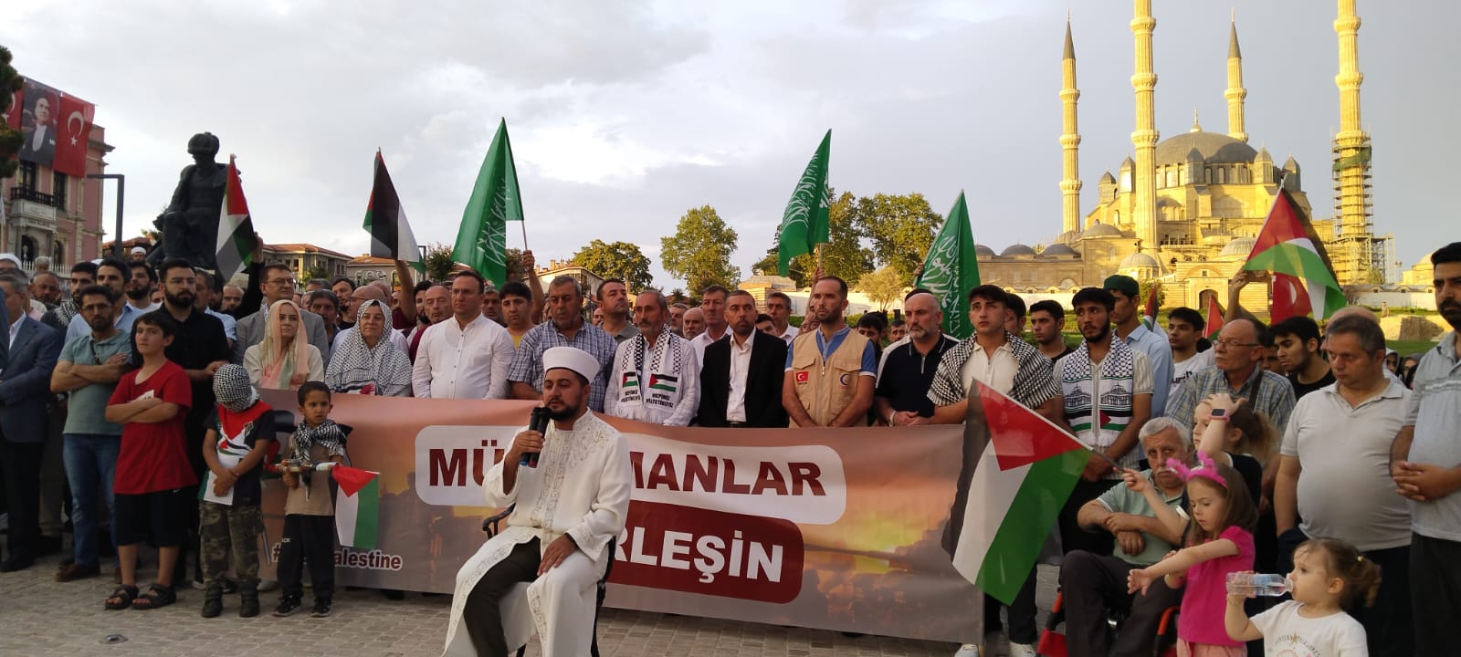 Haniye dualarla anıldı