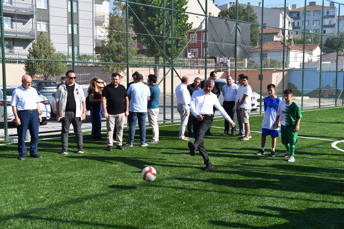 Vali Sezer de maça katıldı