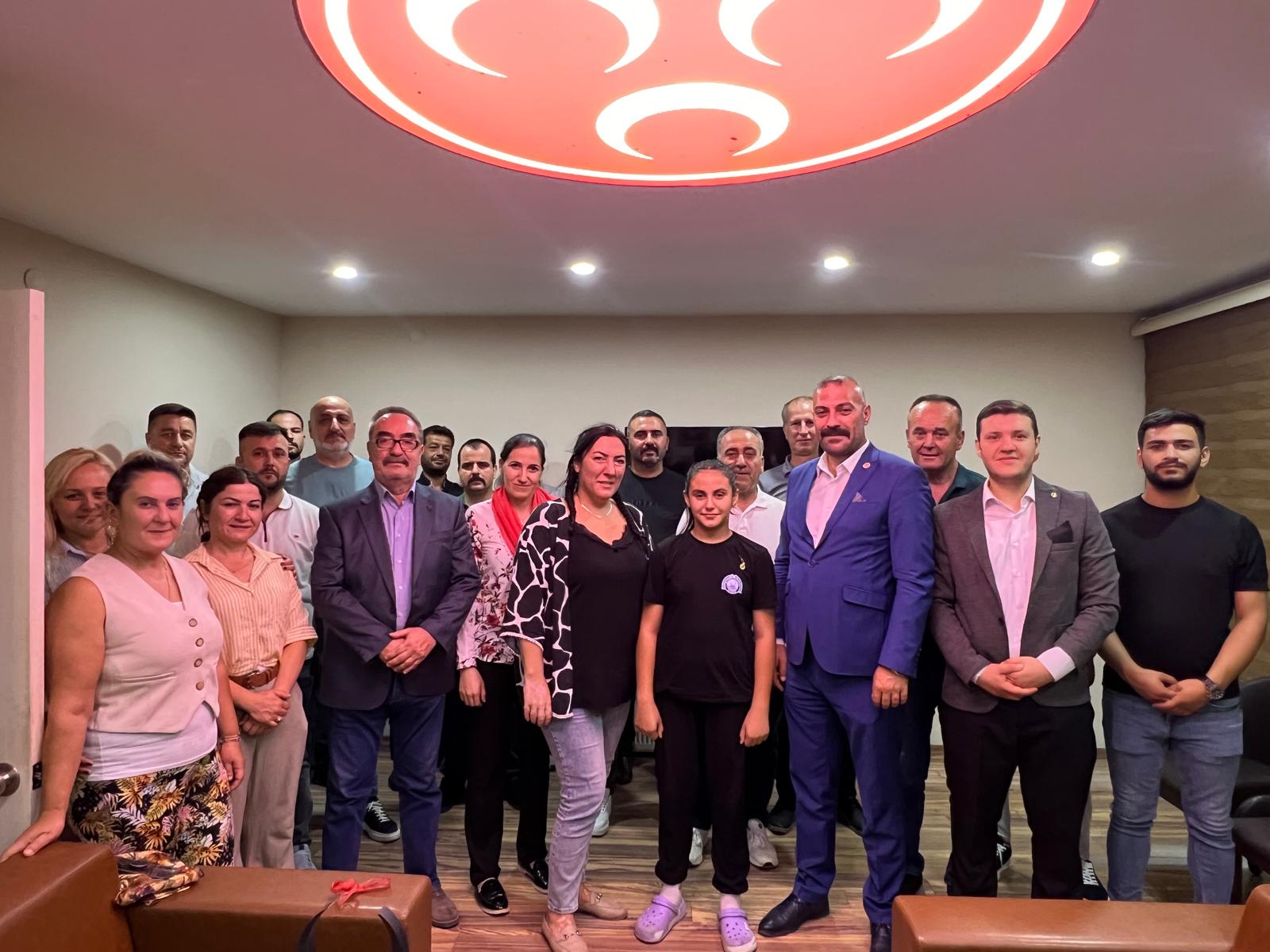 Şampiyondan MHP'ye ziyaret