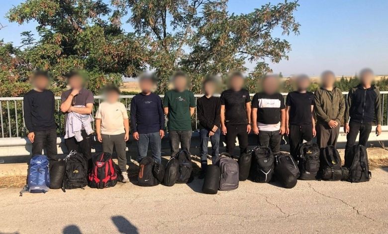 Düzensiz 19 göçmene geçiş izni yok