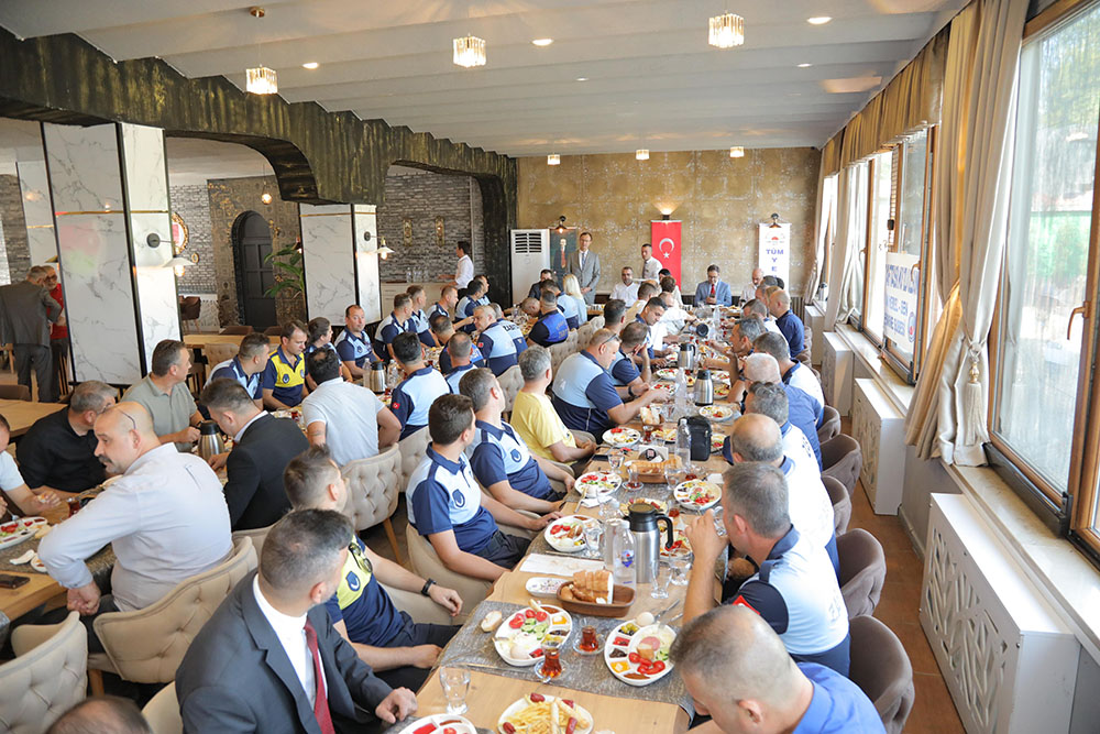 Başkan Gencan Akın Zabıta personeliyle bir arada