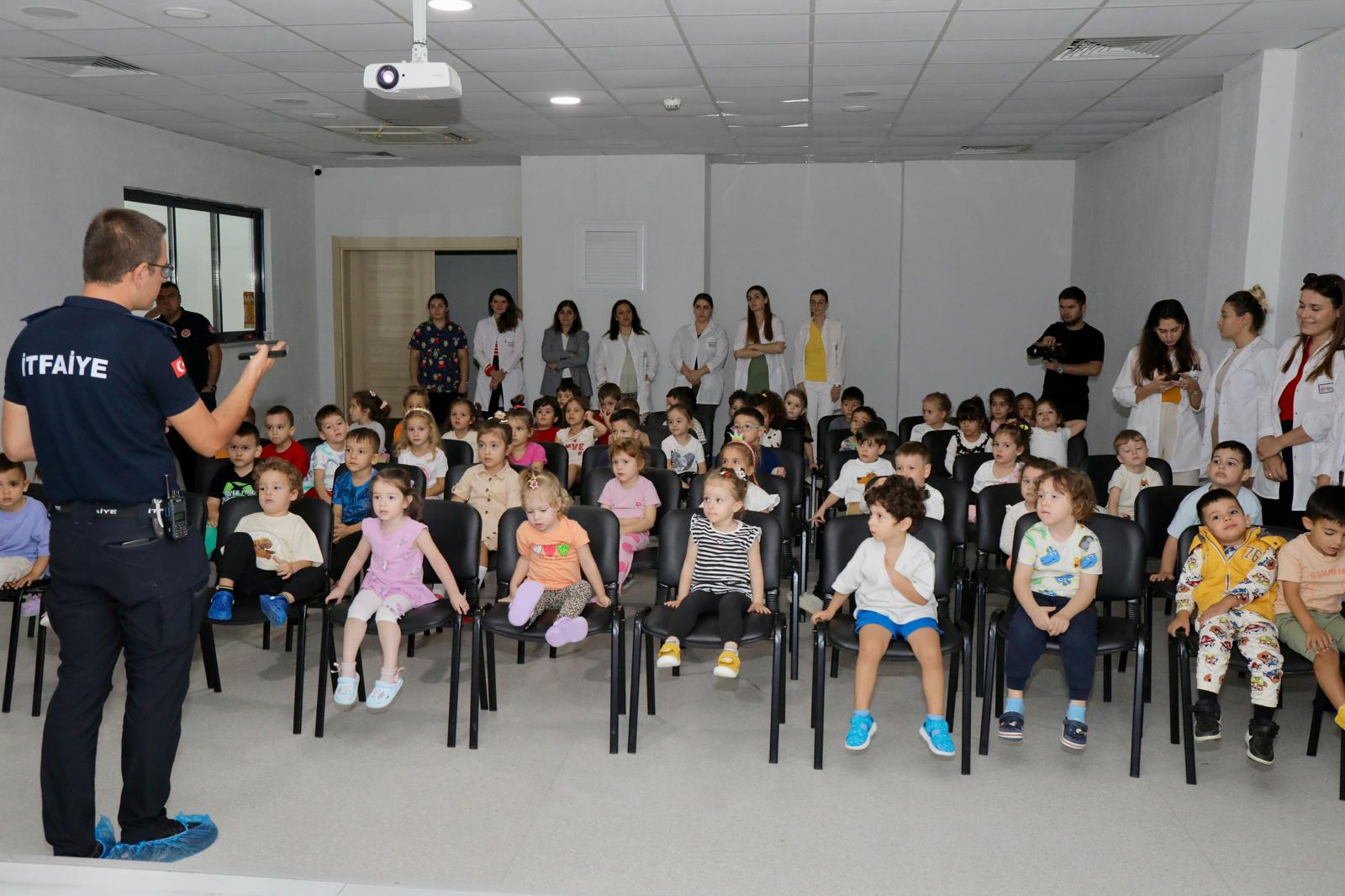 İtfaiye erleri minik öğrencilerle buluştu