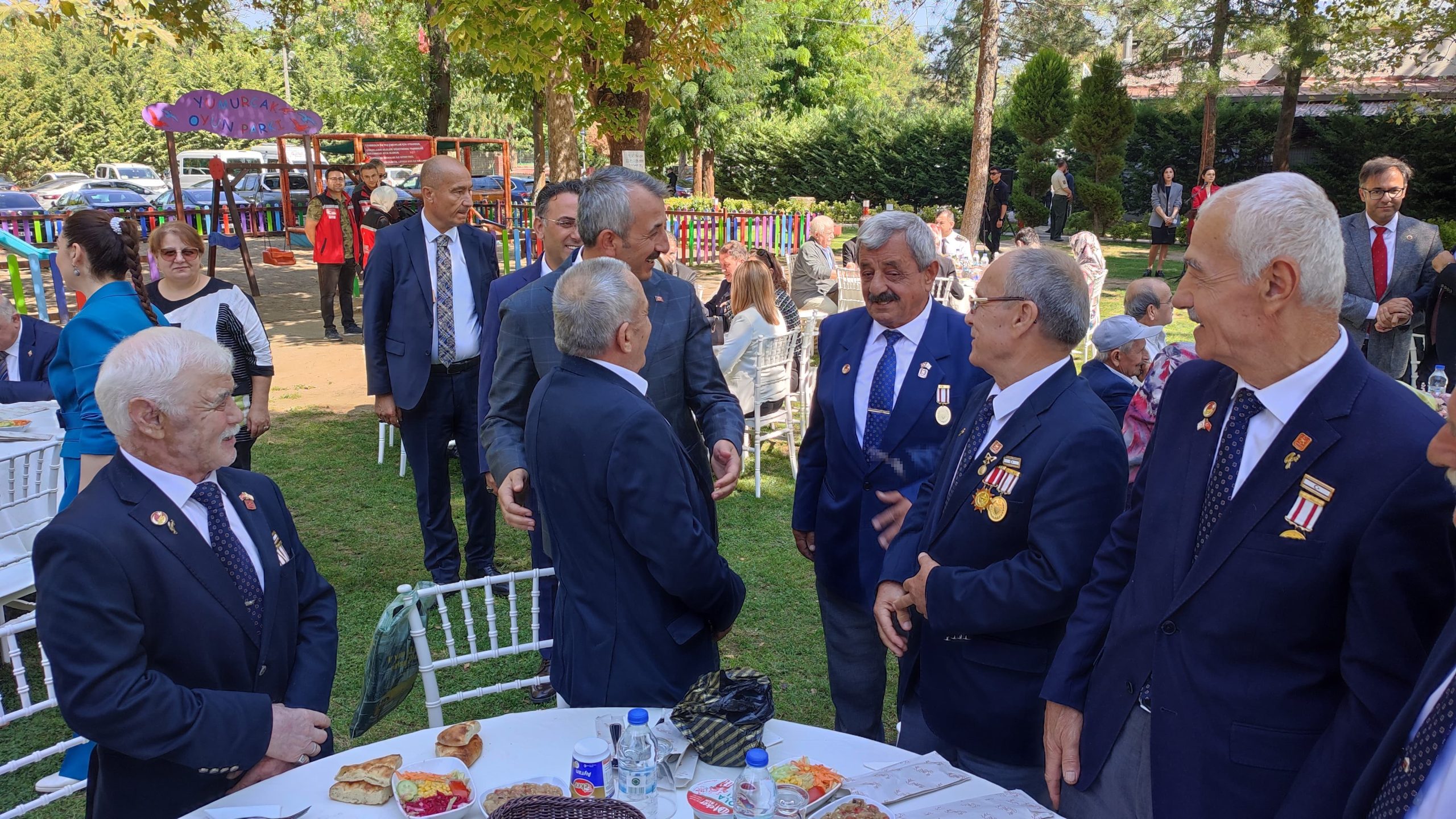 Edirne’nin gazileri ve şehit aileleri onuruna yemek
