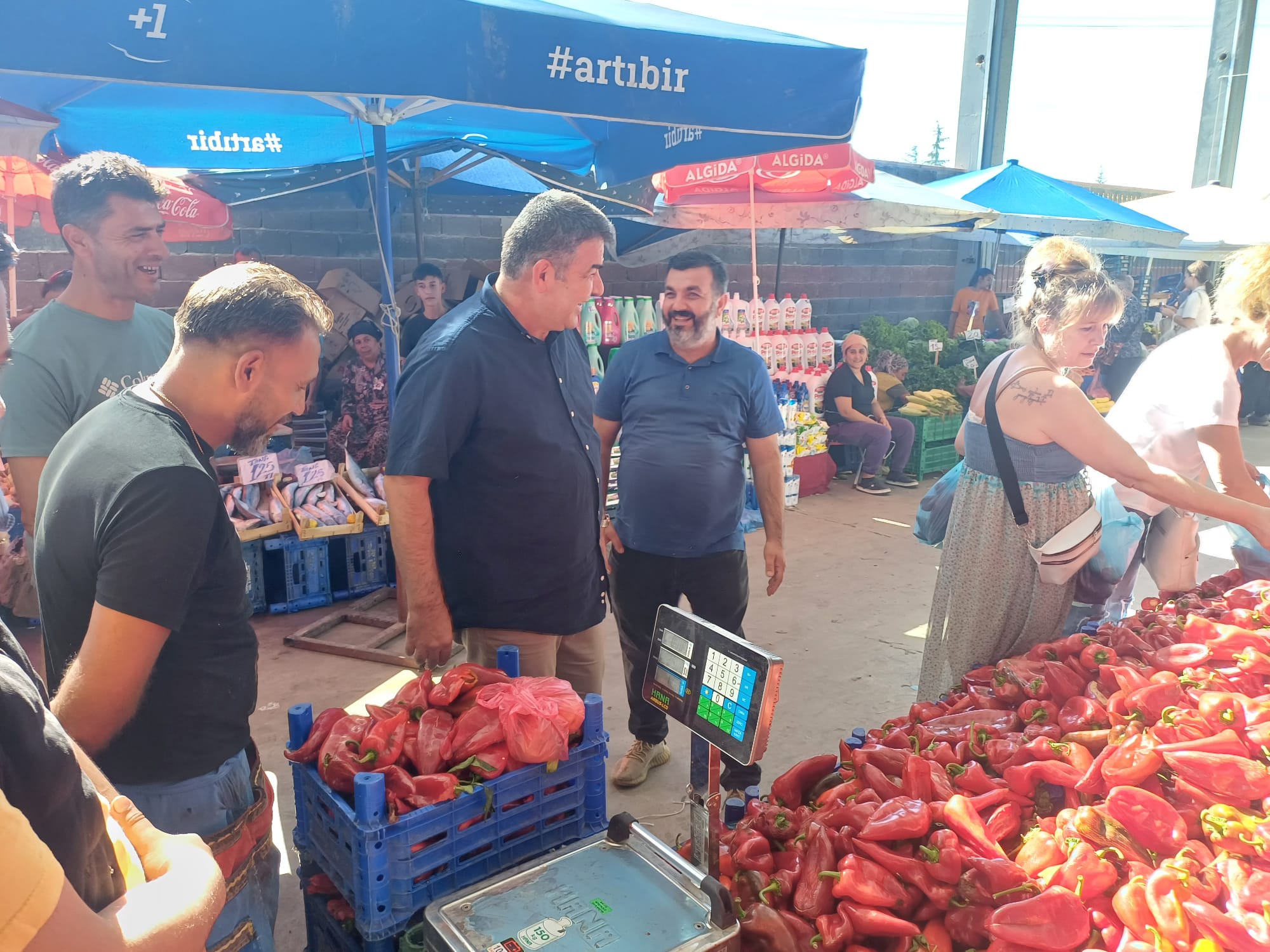 Müdür Karaburun’dan semt pazarına özel ilgi