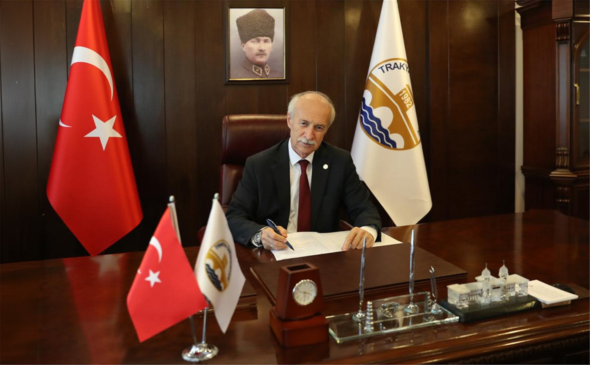 Rektör Hatipler’den öğrencilere ‘hoş geldin’ mesajı